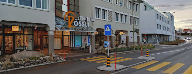 Haupteingang zum Zentrum R&ouml;ssli in Egg